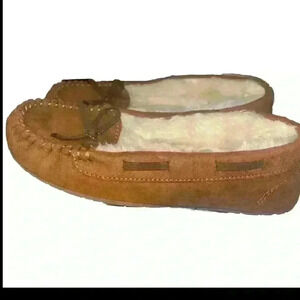 Slipper in a size 13/1